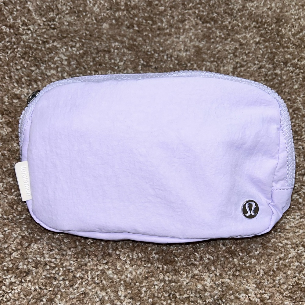 Lululemon BNWOT Everywhere Belt Bag Lavender Fog